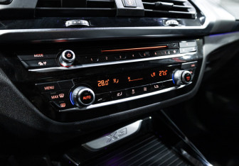 Подержанный автомобиль BMW X3 2018 года (24 фото)