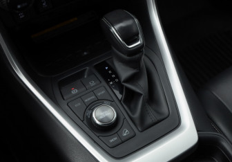 Подержанный автомобиль Toyota RAV4 2022 года (21 фото)