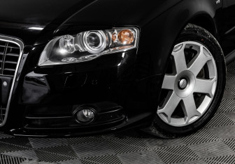 Подержанный автомобиль Audi S4 Sedan 2005 года (3 фото)
