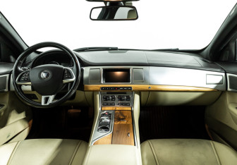Подержанный автомобиль Jaguar XF Sedan 2015 года (13 фото)