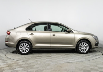 Подержанный автомобиль Skoda Rapid Liftback 2021 года (4 фото)
