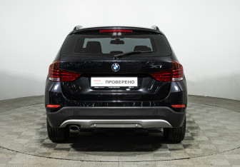 Подержанный автомобиль BMW X1 2012 года (6 фото)