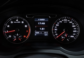 Подержанный автомобиль Audi Q3 2012 года (12 фото)