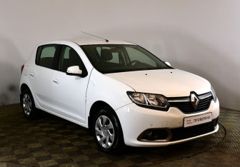 Подержанный автомобиль Renault Sandero 2017 года (2 фото)