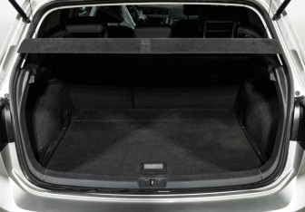 Подержанный автомобиль Volkswagen Golf Hatchback 2014 года (17 фото)