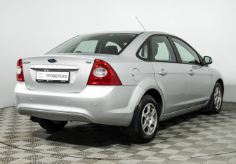 Подержанный автомобиль Ford Focus Sedan 2010 года (5 фото)
