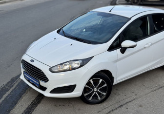 Подержанный автомобиль Ford Fiesta Sedan 2015 года (4 фото)