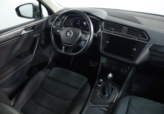 Подержанный автомобиль Volkswagen Tiguan 2019 года (8 фото)