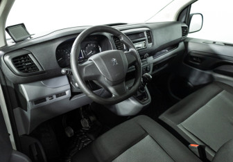 Подержанный автомобиль Peugeot Expert 2019 года (11 фото)