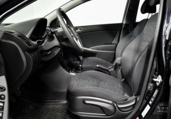 Подержанный автомобиль Hyundai Solaris Hatchback 2016 года (10 фото)