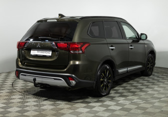 Подержанный автомобиль Mitsubishi Outlander 2019 года (5 фото)