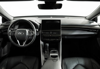Подержанный автомобиль Toyota Avalon 2022 года (11 фото)