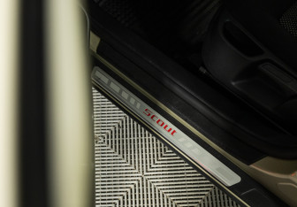 Подержанный автомобиль Skoda Octavia Wagon 2011 года (17 фото)