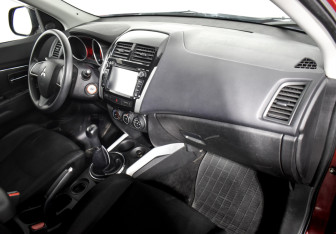 Подержанный автомобиль Mitsubishi ASX 2013 года (12 фото)