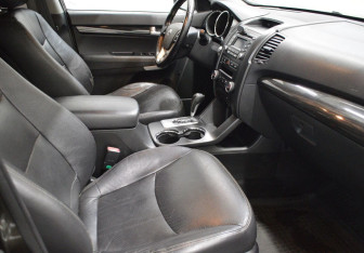 Подержанный автомобиль Kia Sorento 2010 года (12 фото)