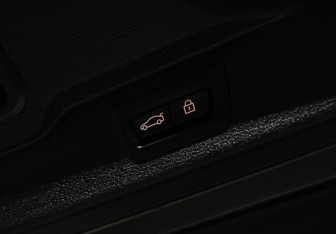 Подержанный автомобиль BMW X5 2017 года (32 фото)