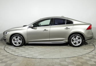 Подержанный автомобиль Volvo S60 2014 года (8 фото)