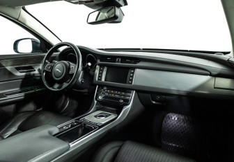 Подержанный автомобиль Jaguar XF Sedan 2016 года (9 фото)