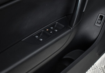 Подержанный автомобиль Volkswagen Touareg 2011 года (10 фото)