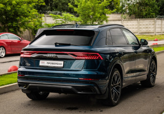 Подержанный автомобиль Audi Q8 2019 года (6 фото)