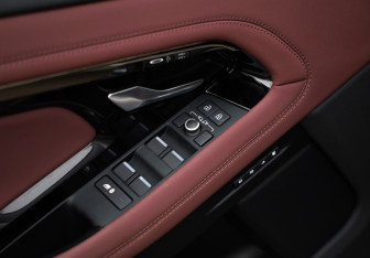 Подержанный автомобиль Land Rover Range Rover Evoque 2024 года (25 фото)