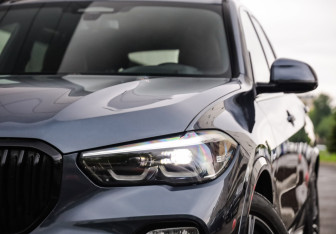 Подержанный автомобиль BMW X5 2020 года (2 фото)