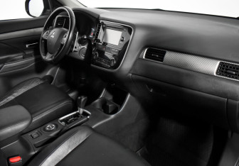 Подержанный автомобиль Mitsubishi Outlander 2013 года (13 фото)
