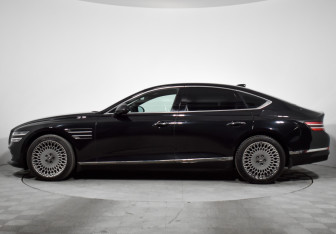 Подержанный автомобиль Genesis G80 2021 года (8 фото)