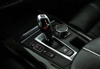 Подержанный автомобиль BMW X5 2015 года (19 фото)