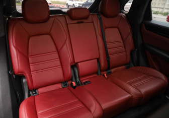 Подержанный автомобиль Porsche Cayenne 2019 года (33 фото)