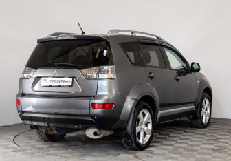 Подержанный автомобиль Mitsubishi Outlander 2006 года (5 фото)