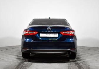 Подержанный автомобиль Toyota Camry Sedan 2018 года (6 фото)