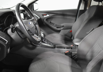 Подержанный автомобиль Ford Focus Sedan 2017 года (10 фото)