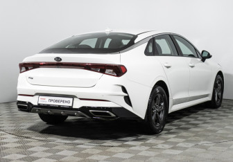 Подержанный автомобиль Kia K5 2020 года (5 фото)