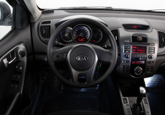 Подержанный автомобиль Kia Cerato Sedan 2009 года (10 фото)