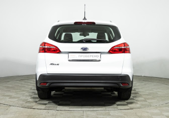 Подержанный автомобиль Ford Focus Wagon 2018 года (6 фото)