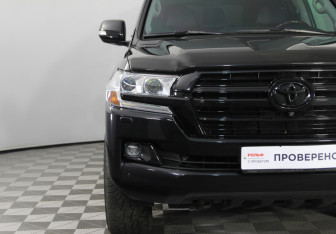 Подержанный автомобиль Toyota Land Cruiser Suv 2018 года (13 фото)