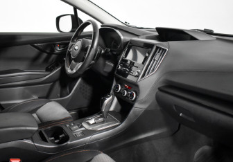 Подержанный автомобиль Subaru XV 2017 года (13 фото)