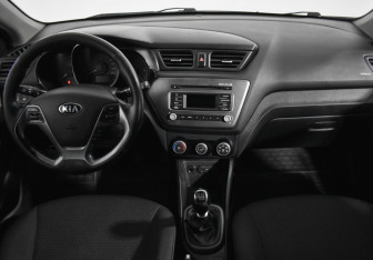 Подержанный автомобиль Kia Rio Hatchback 2016 года (13 фото)
