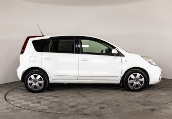 Подержанный автомобиль Nissan Note 2013 года (4 фото)