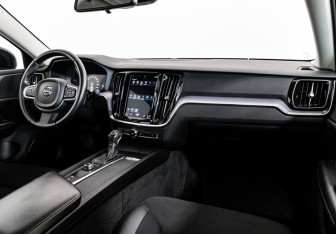 Подержанный автомобиль Volvo V60 2018 года (10 фото)