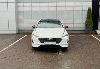 Подержанный автомобиль Hyundai Sonata 2021 года (2 фото)
