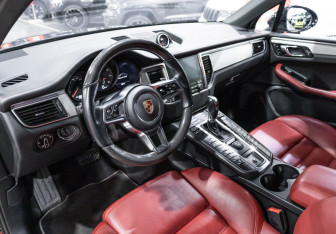 Подержанный автомобиль Porsche Macan 2017 года (14 фото)