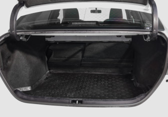 Подержанный автомобиль Toyota Corolla Sedan 2013 года (22 фото)
