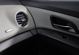 Подержанный автомобиль Chevrolet Cruze Hatchback 2013 года (19 фото)