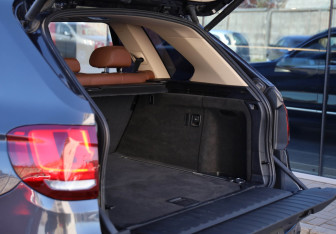 Подержанный автомобиль BMW X5 2014 года (22 фото)