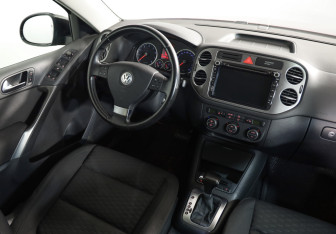 Подержанный автомобиль Volkswagen Tiguan 2009 года (8 фото)