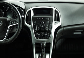 Подержанный автомобиль Opel Astra Hatchback 2013 года (14 фото)