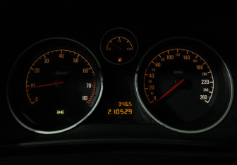 Подержанный автомобиль Opel Astra Wagon 2010 года (12 фото)