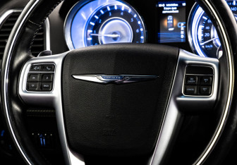Подержанный автомобиль Chrysler 300C Sedan 2012 года (13 фото)